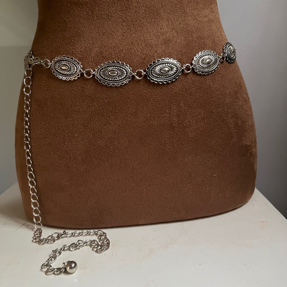 Western Silver Tone Oval Concho Adjustable Chain Belt One Size 47 Inch